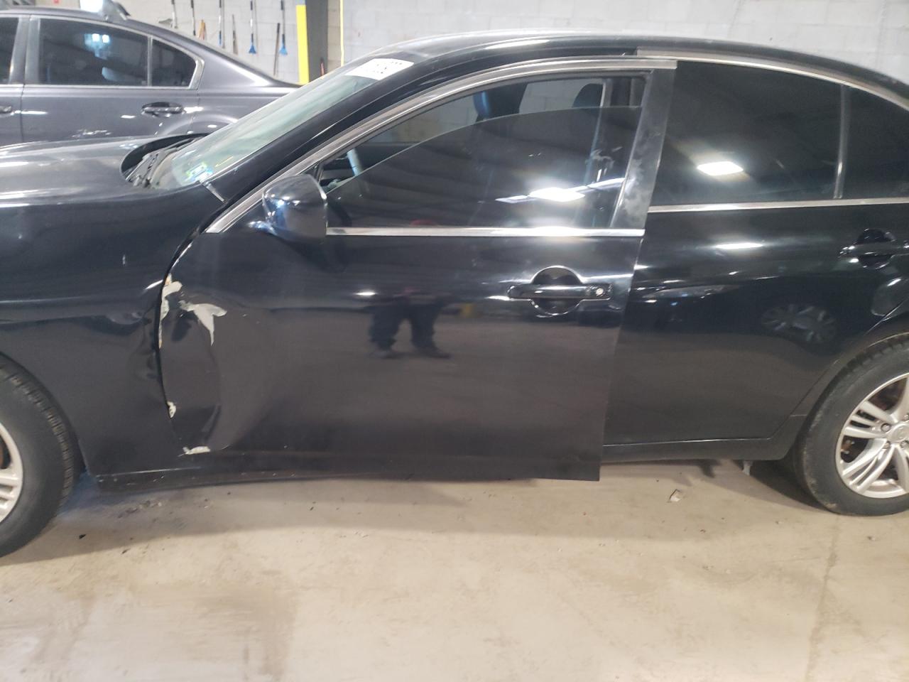 Photo 9 from auction – 2015 INFINITI Q40 with VIN JN1CV6AR4FM521273