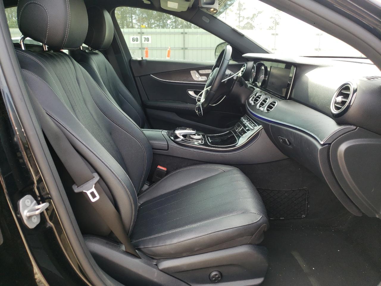 Photo 5 from auction – 2017 MERCEDES-BENZ E 300 with VIN WDDZF4JB2HA023952