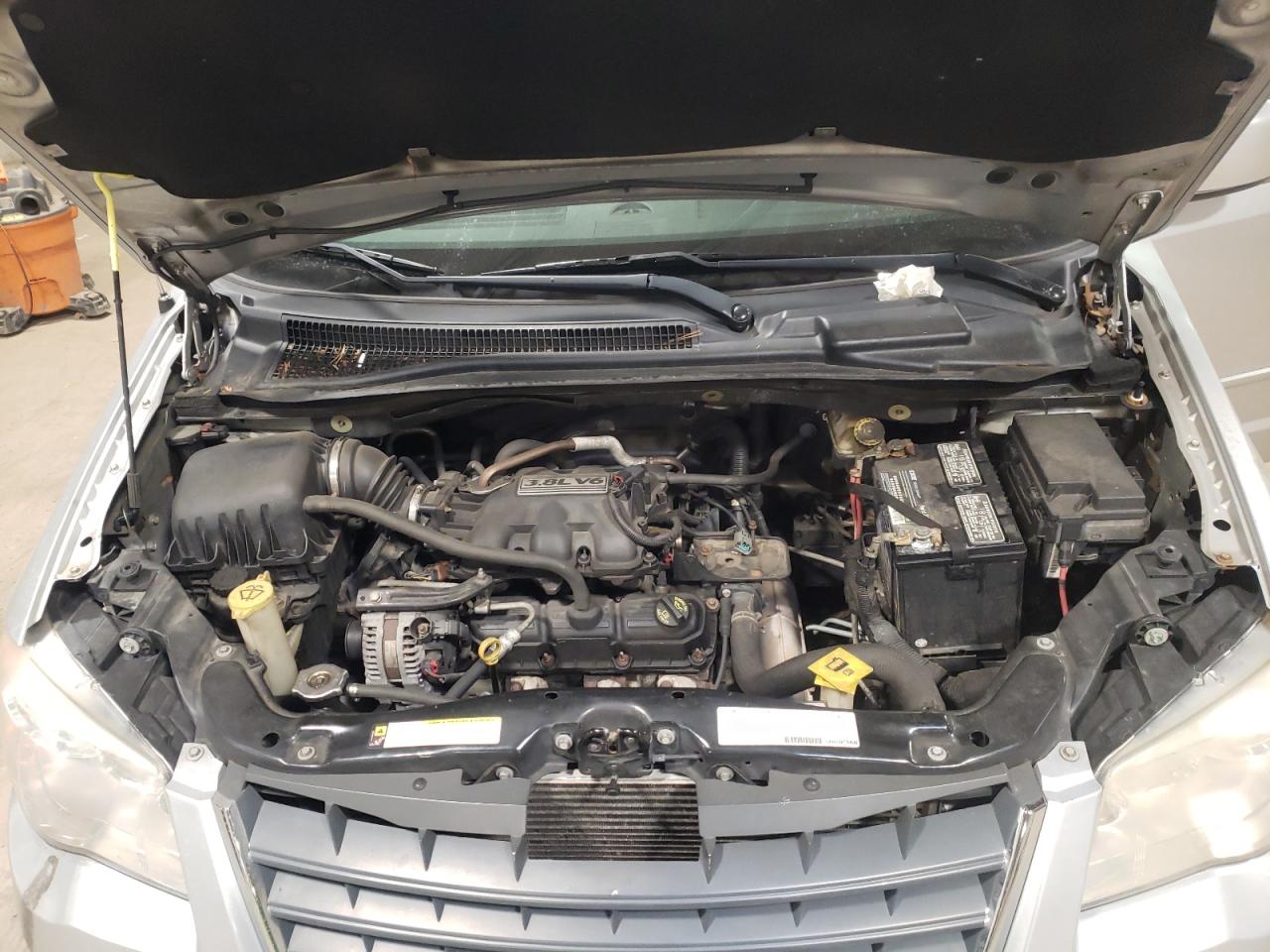 Photo 7 from auction – 2008 CHRYSLER TOWN & COU with VIN 2A8HR54P98R827924