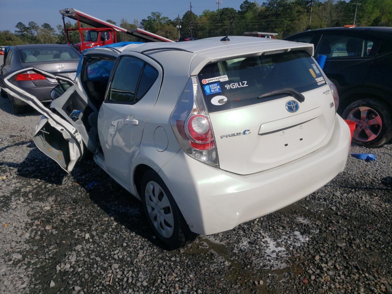 Photo 3 from auction – 2013 TOYOTA PRIUS C with VIN JTDKDTB32D1044099