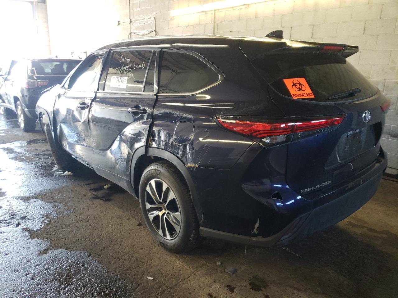 Photo 3 from auction – 2022 TOYOTA HIGHLANDER with VIN 5TDGZRAH4NS544406