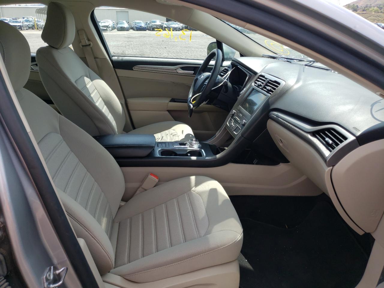 Photo 5 from auction – 2020 FORD FUSION SE with VIN 3FA6P0HD7LR261343