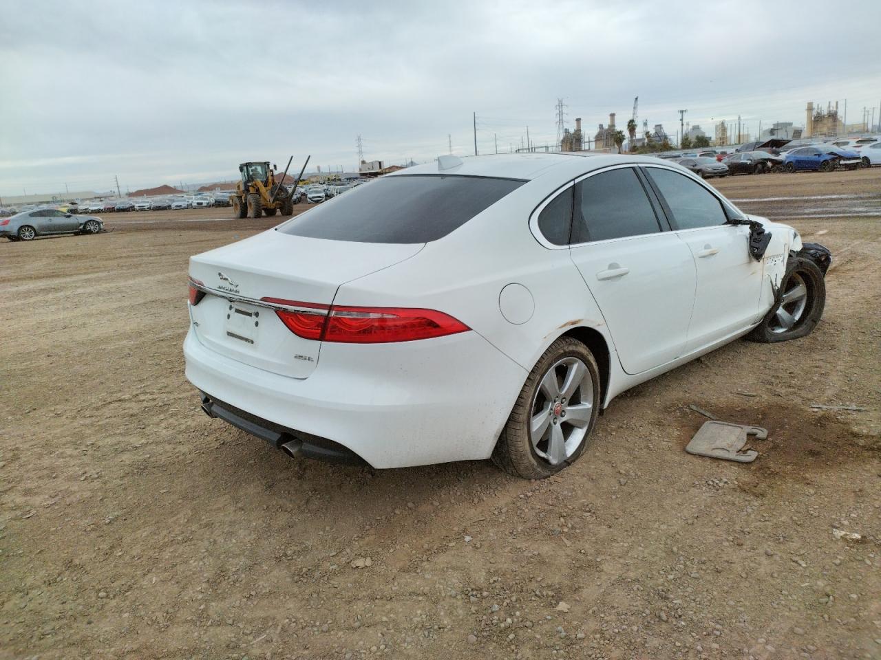 Photo 4 from auction – 2018 JAGUAR XF with VIN SAJBR4FX0JCY69564