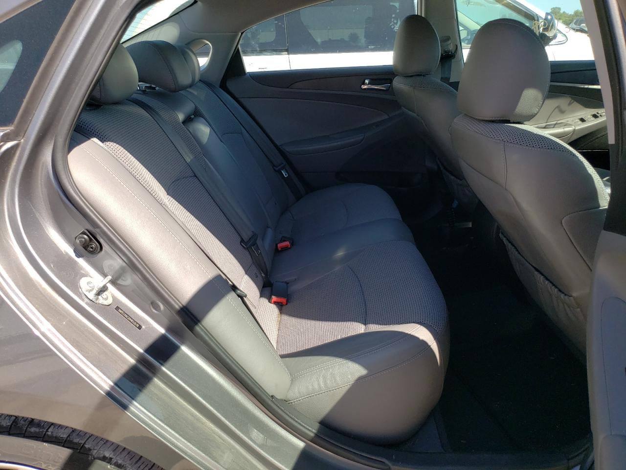 Photo 6 from auction – 2013 HYUNDAI SONATA SE with VIN 5NPEC4AC2DH653578