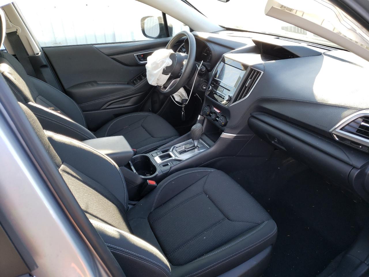 Photo 5 from auction – 2019 SUBARU FORESTER with VIN JF2SKACC2KH546691