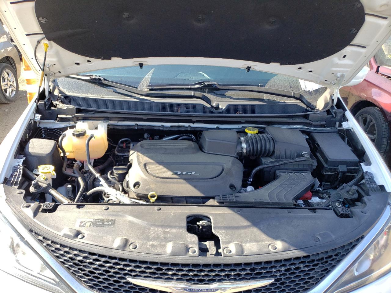 Photo 7 from auction – 2018 CHRYSLER PACIFICA T with VIN 2C4RC1BG2JR210993