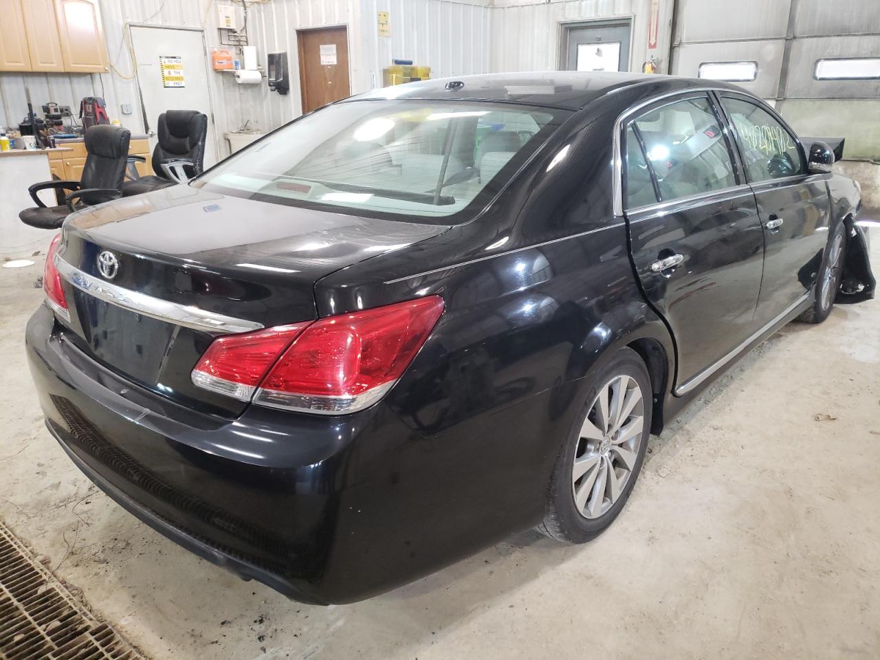 Photo 4 from auction – 2011 TOYOTA AVALON BAS with VIN 4T1BK3DB9BU390782