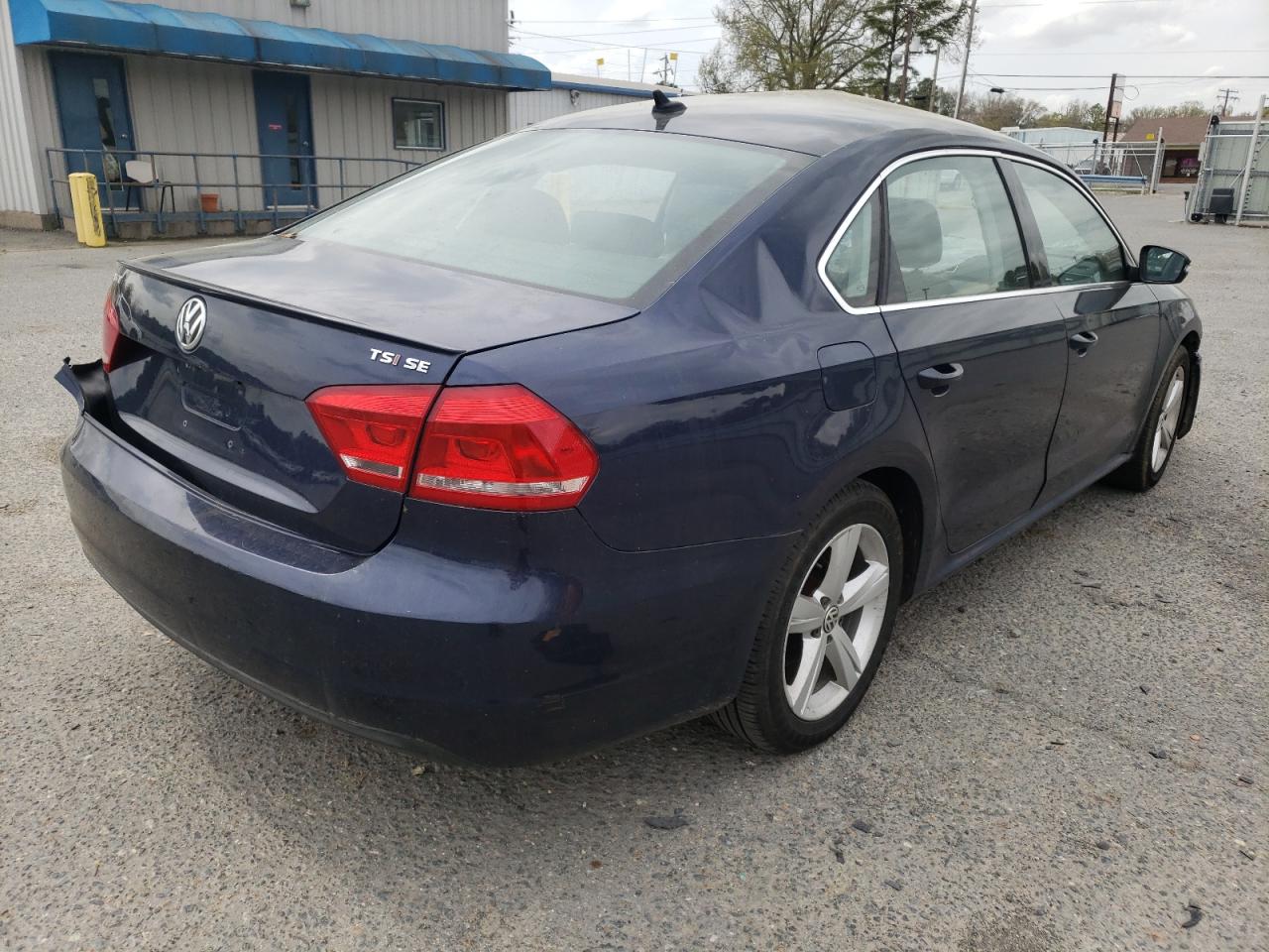 Photo 4 from auction – 2014 VOLKSWAGEN PASSAT SE with VIN 1VWBT7A34EC033393
