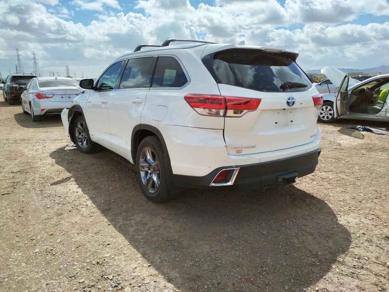 Photo 3 from auction – 2019 TOYOTA HIGHLANDER with VIN 5TDDGRFH6KS072786