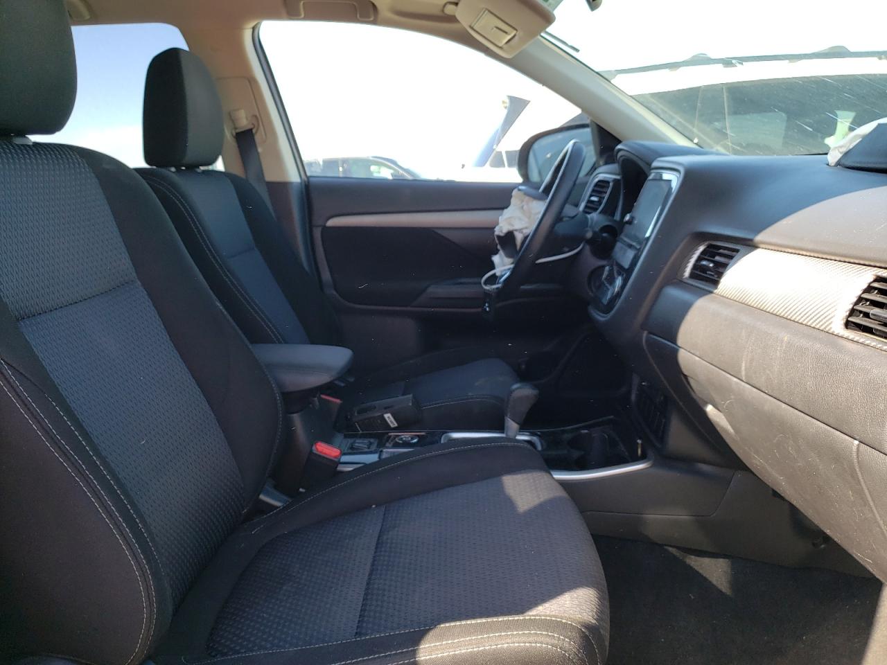 Photo 5 from auction – 2018 MITSUBISHI OUTLANDER with VIN JA4AZ3A38JJ002024