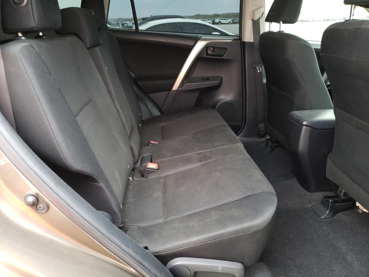 Photo 6 from auction – 2015 TOYOTA RAV4 LE with VIN JTMZFREV3FD048222
