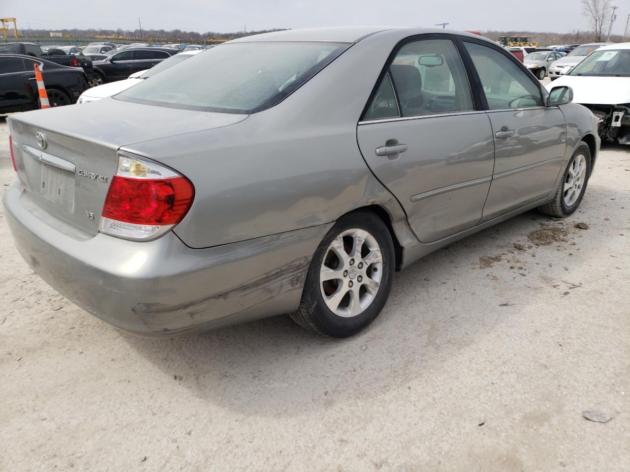 Photo 4 from auction – 2005 TOYOTA CAMRY LE with VIN 4T1BF30K35U596176