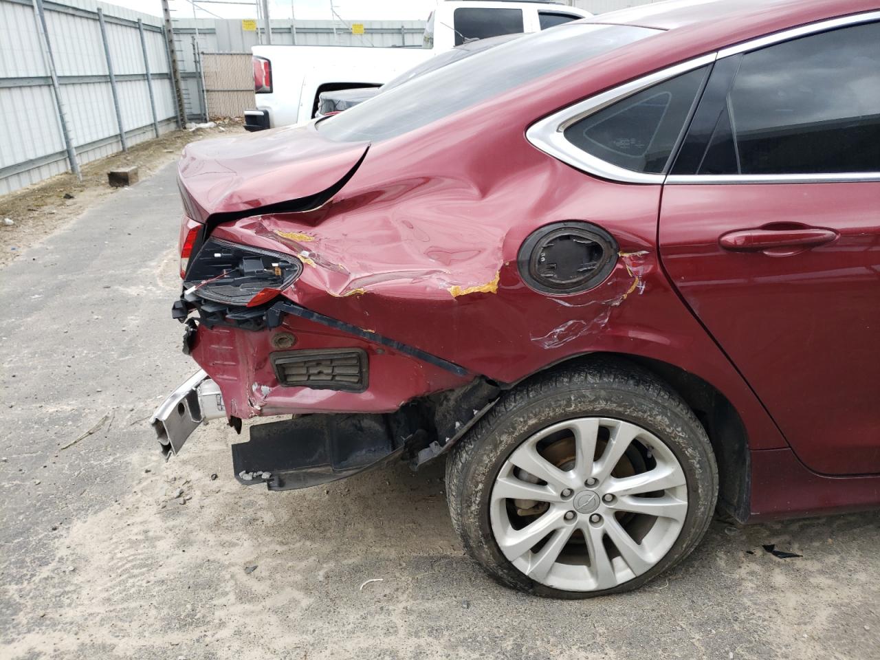 Photo 9 from auction – 2015 CHRYSLER 200 LIMITE with VIN 1C3CCCAB3FN576056