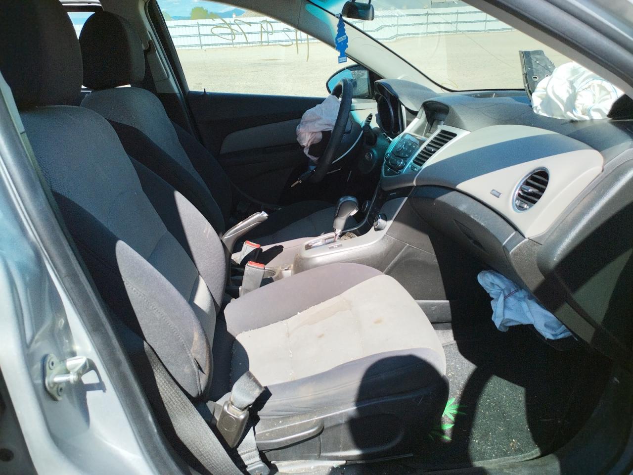 Photo 5 from auction – 2012 CHEVROLET CRUZE LS with VIN 1G1PC5SH9C7387366