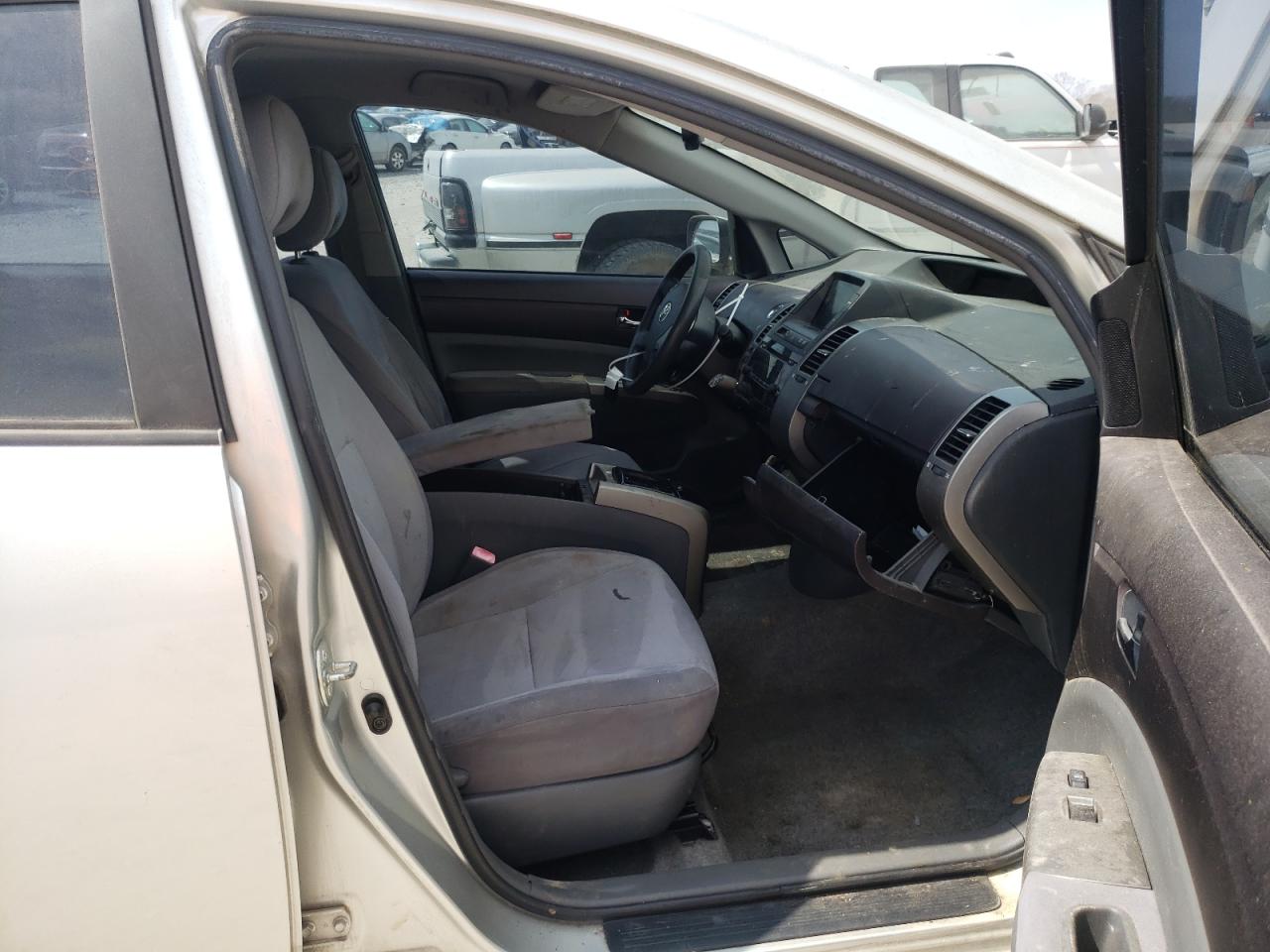 Photo 5 from auction – 2004 TOYOTA PRIUS with VIN JTDKB22U740101184