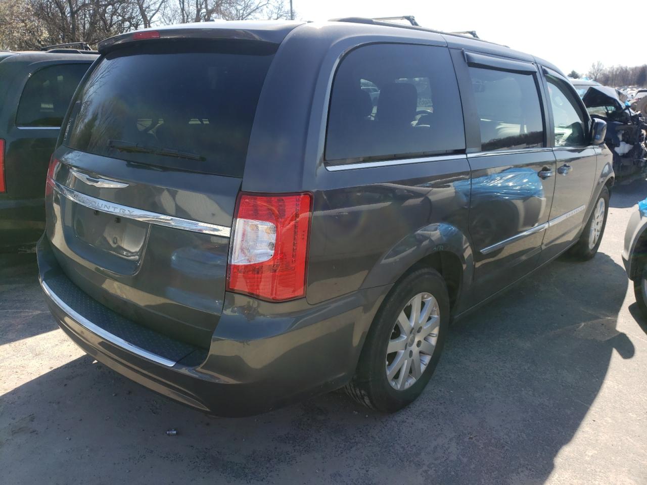 Photo 4 from auction – 2015 CHRYSLER TOWN & COU with VIN 2C4RC1BG2FR544304
