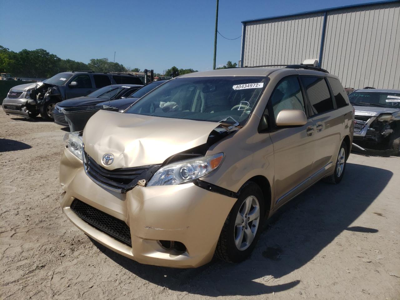 صورة رقم 2 من المزاد - 2014 TOYOTA SIENNA LE مع VIN 5TDKK3DC7ES435952