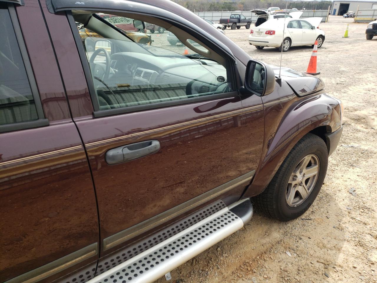 Photo 9 from auction – 2005 DODGE DURANGO SL with VIN 1D4HB48D25F585277