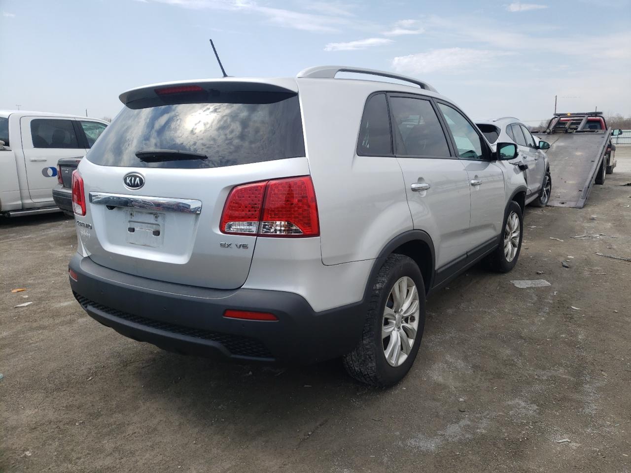 Photo 4 from auction – 2011 KIA SORENTO EX with VIN 5XYKU4A2XBG046940