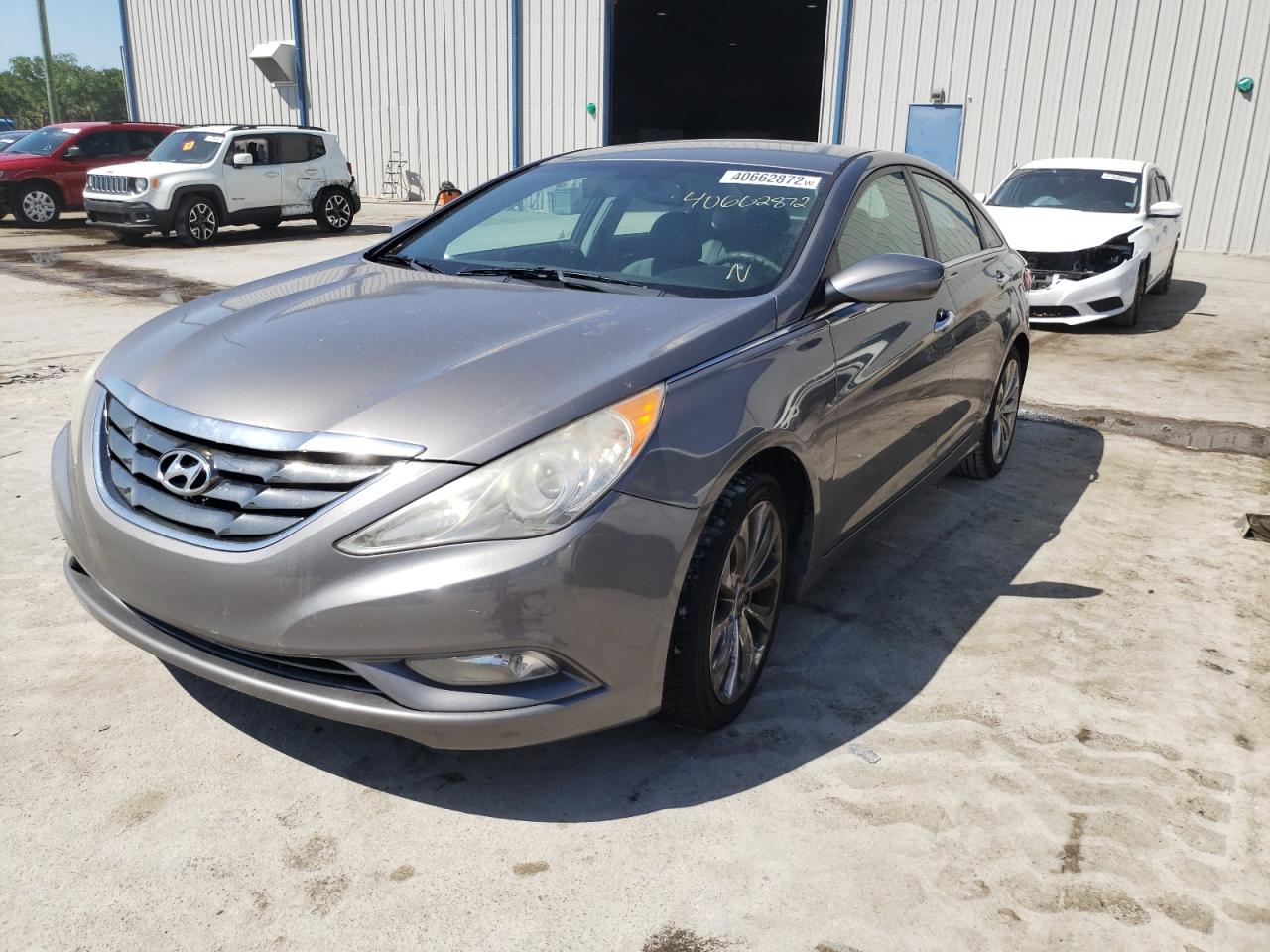 Photo 2 from auction – 2013 HYUNDAI SONATA SE with VIN 5NPEC4AC2DH653578