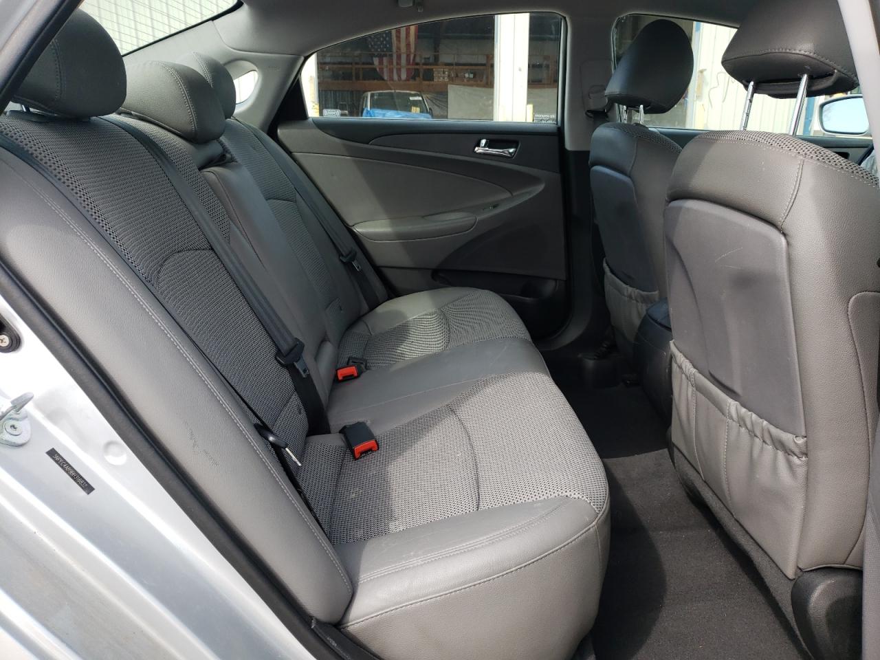 Photo 6 from auction – 2011 HYUNDAI SONATA SE with VIN 5NPEC4AB9BH316832