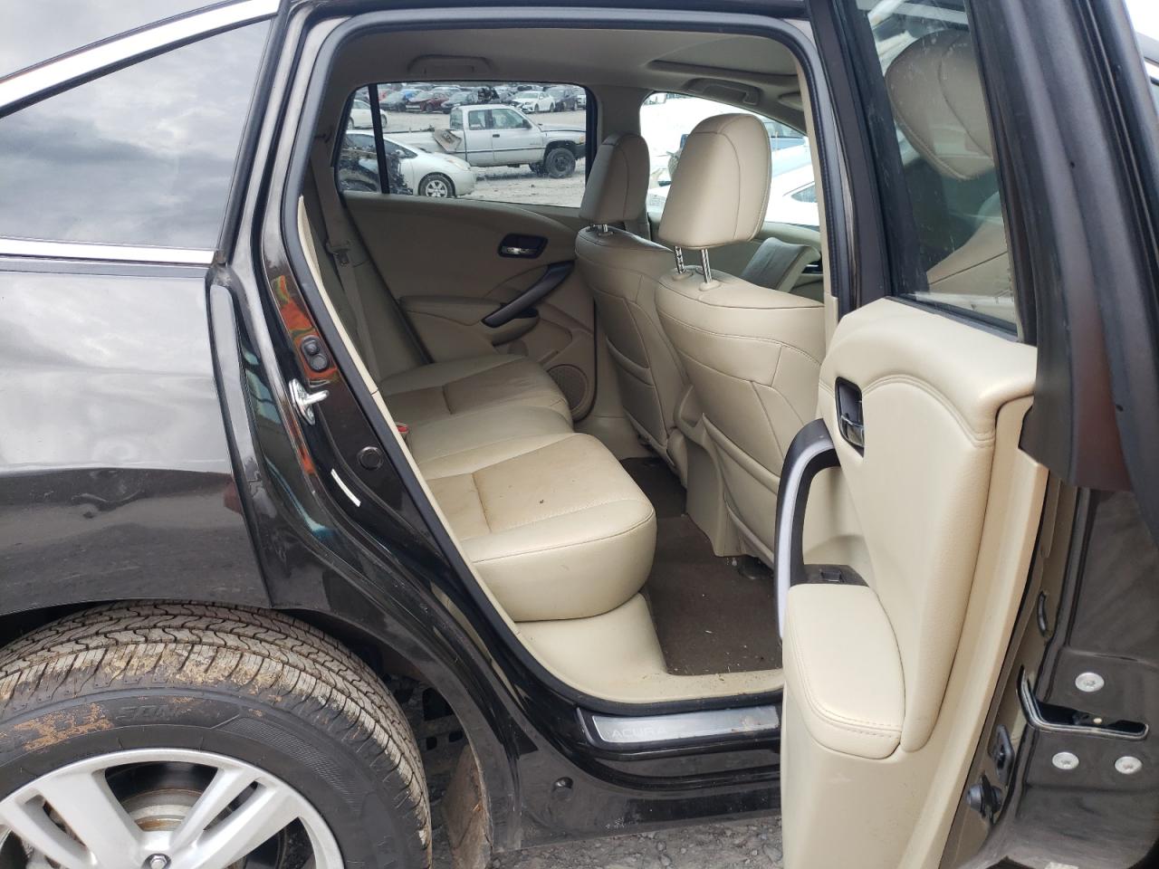 Photo 6 from auction – 2015 ACURA RDX TECHNO with VIN 5J8TB4H59FL023526