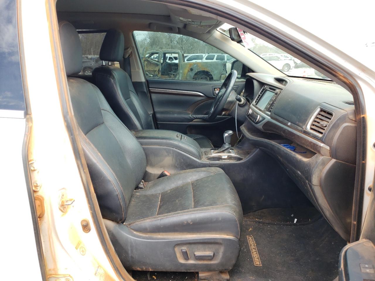 Photo 5 from auction – 2014 TOYOTA HIGHLANDER with VIN 5TDDKRFH5ES068831