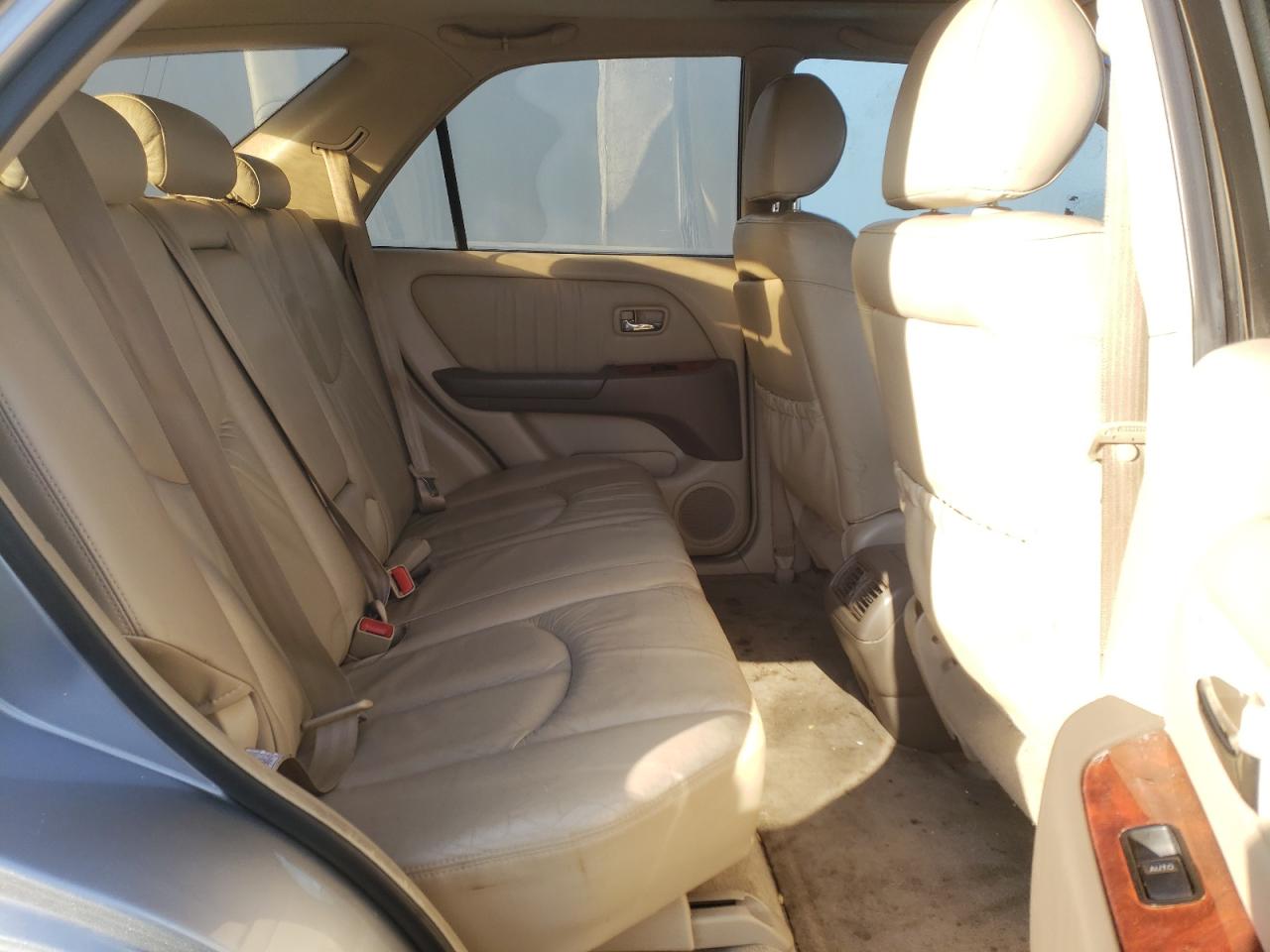 Photo 6 from auction – 2003 LEXUS RX 300 with VIN JTJHF10U630296038