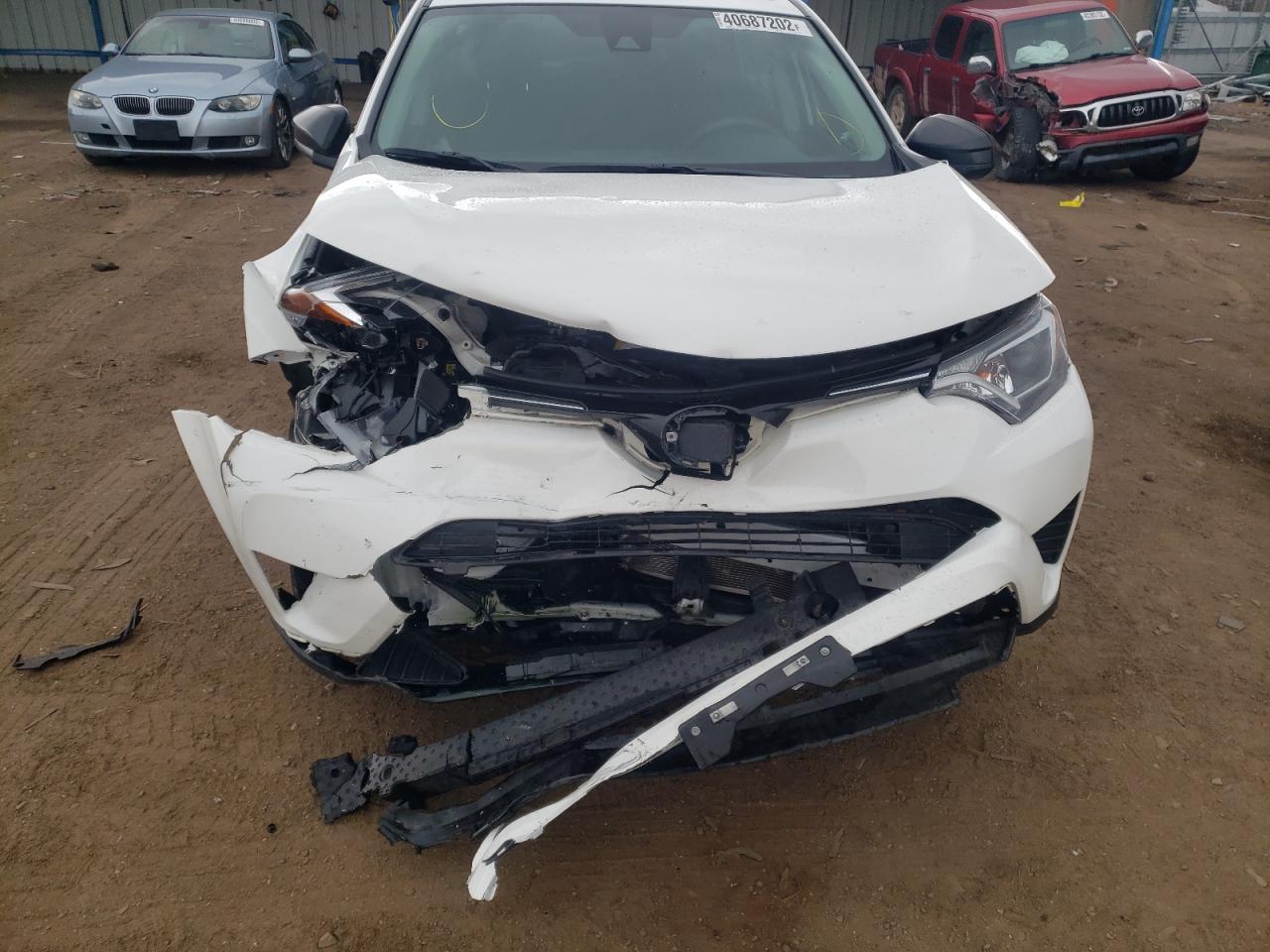 Photo 9 from auction – 2018 TOYOTA RAV4 LE with VIN 2T3BFREV0JW786721
