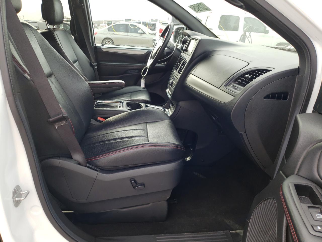 Photo 5 from auction – 2019 DODGE GRAND CARA with VIN 2C4RDGEG0KR694238