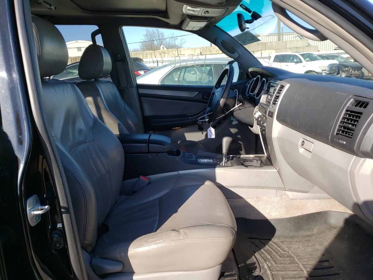 Photo 5 from auction – 2004 TOYOTA 4RUNNER SR with VIN JTEBU14R848013478