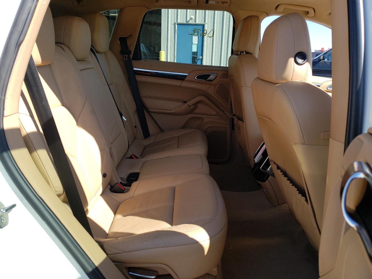 Photo 6 from auction – 2011 PORSCHE CAYENNE S with VIN WP1AB2A24BLA42424