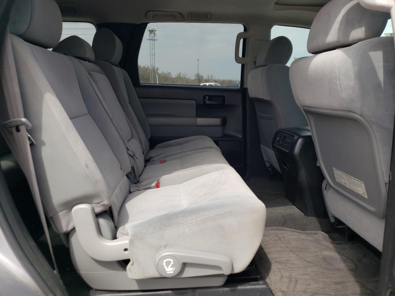 Photo 6 from auction – 2013 TOYOTA SEQUOIA SR with VIN 5TDZY5G14DS045439