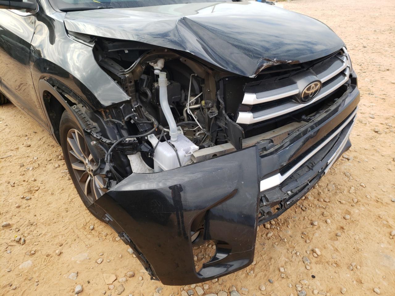 Photo 9 from auction – 2017 TOYOTA HIGHLANDER with VIN 5TDKZRFH4HS214269