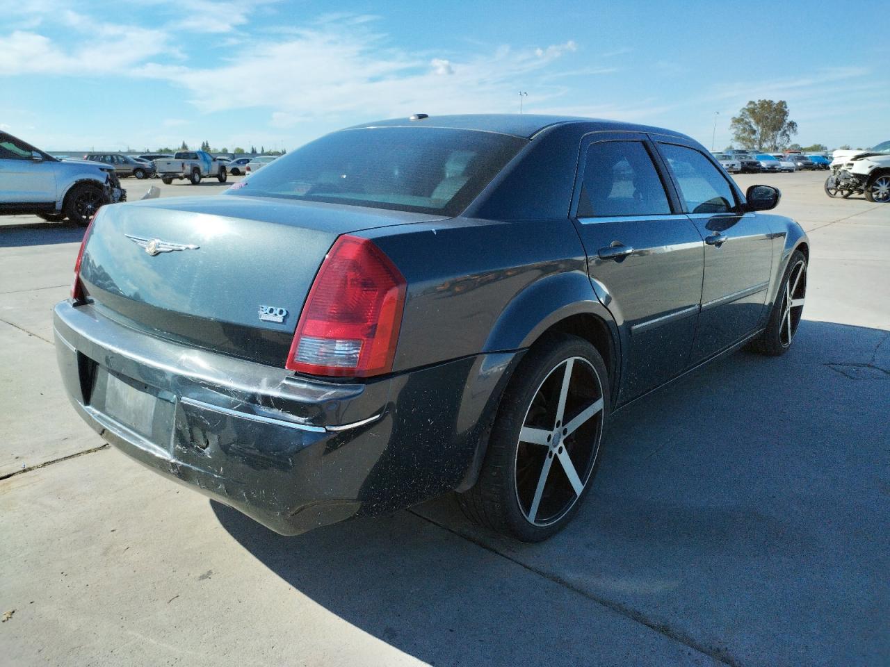 Photo 4 from auction – 2007 CHRYSLER 300 TOURIN with VIN 2C3KA53G97H839487
