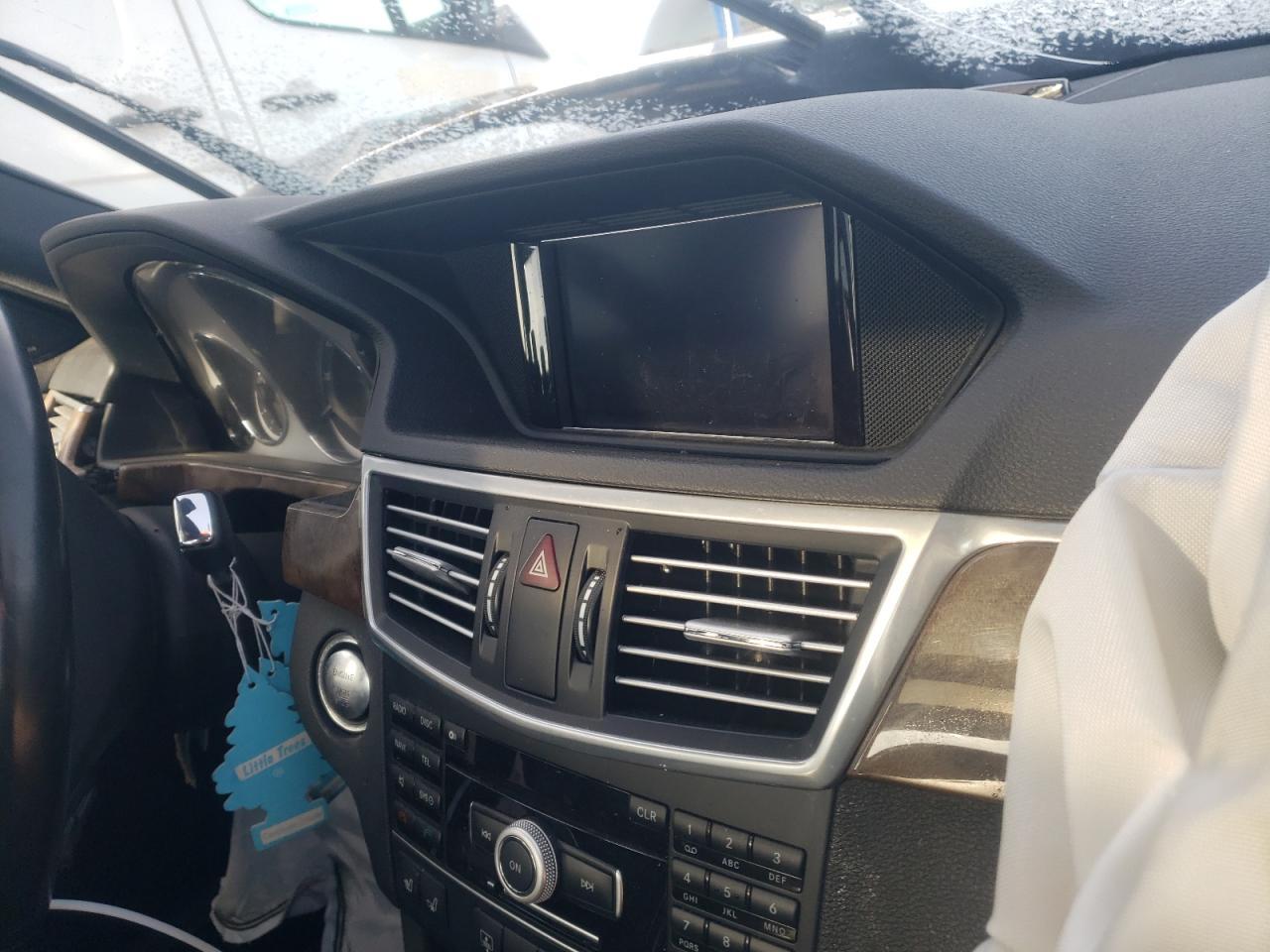 Photo 9 from auction – 2011 MERCEDES-BENZ E 550 4MAT with VIN WDDHF9AB1BA380393