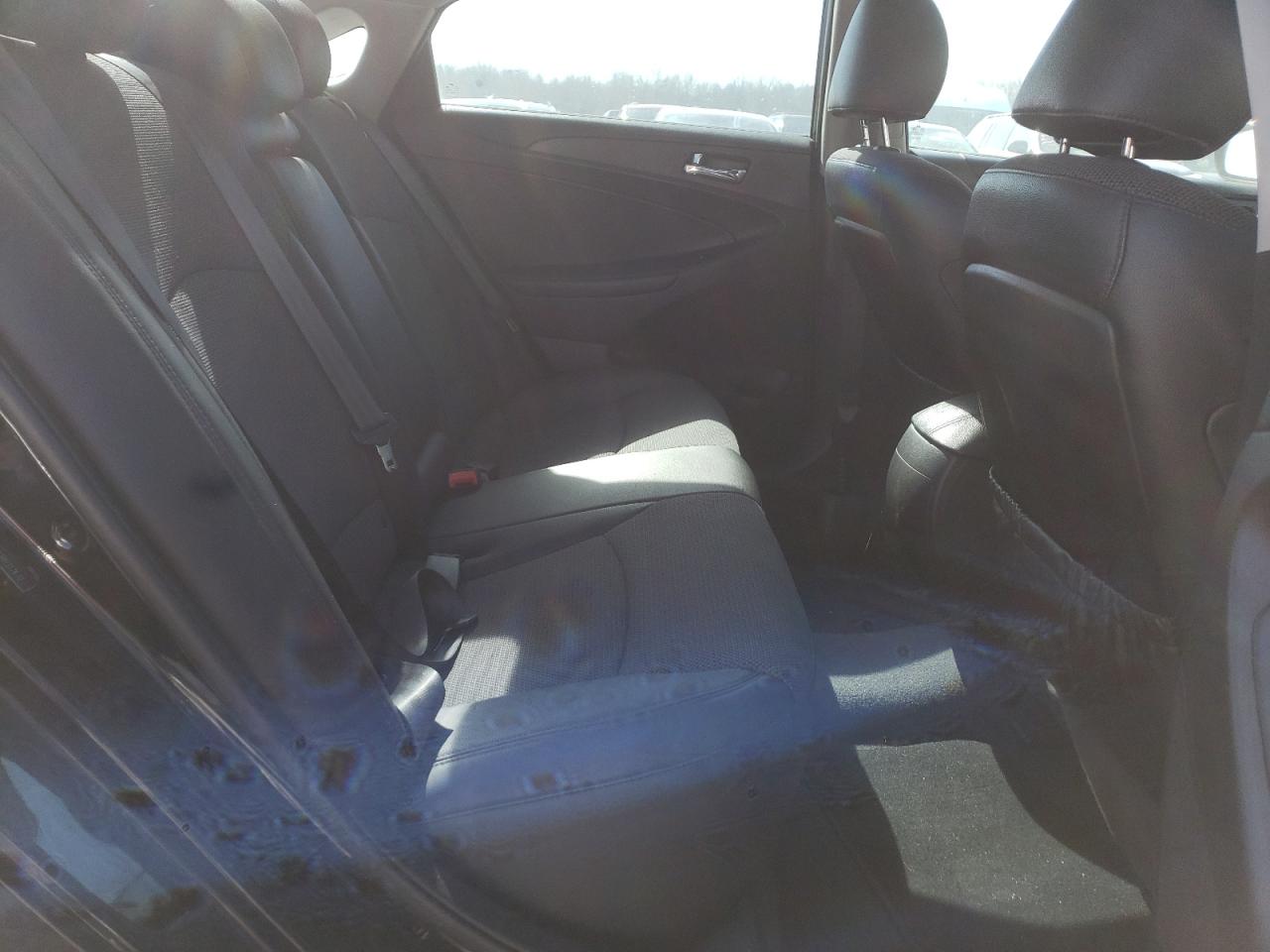 Photo 18 from auction – 2011 HYUNDAI SONATA SE with VIN 5NPEC4AB3BH317670