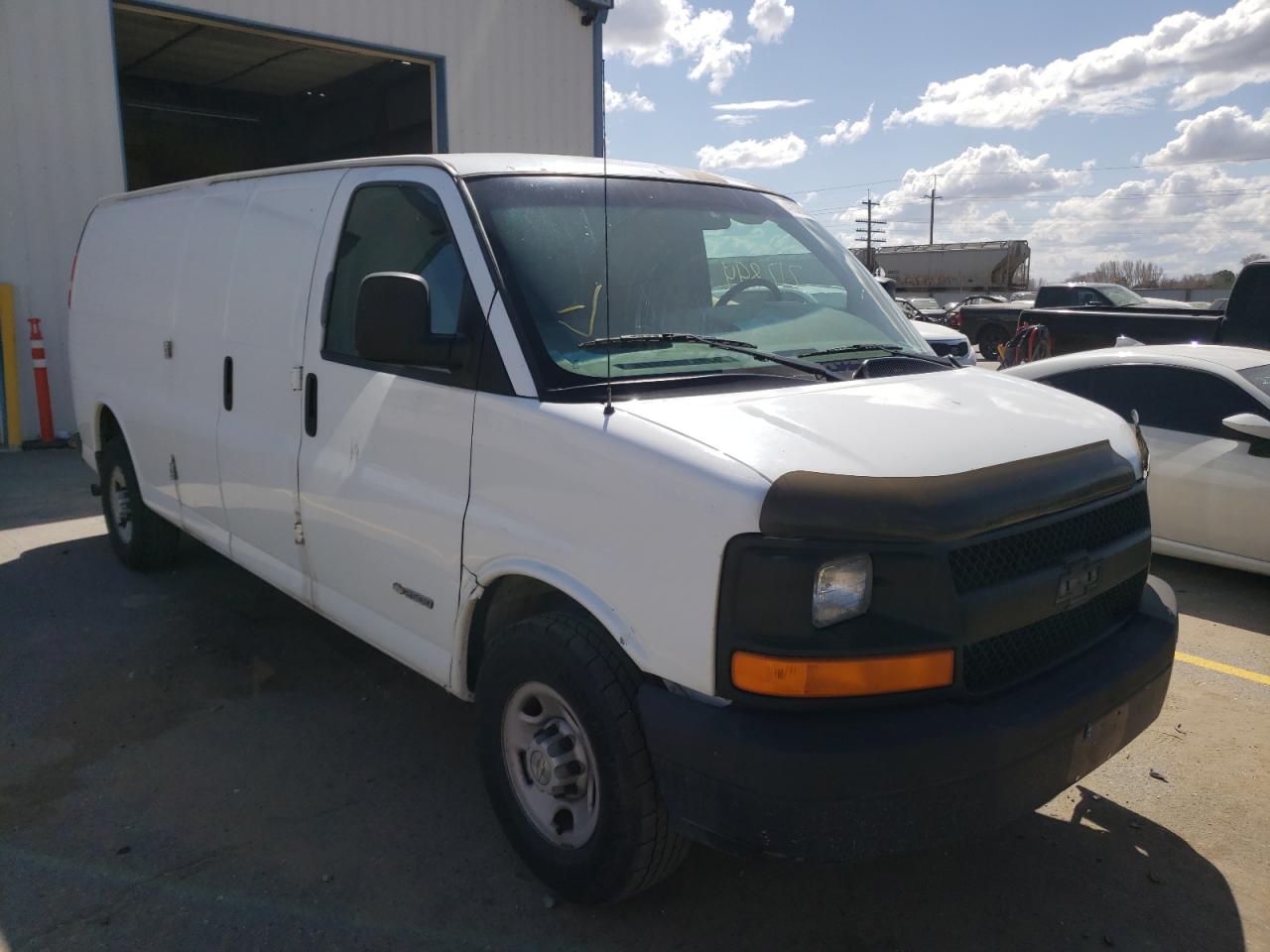 CHEVROLET EXPRESS G2 2004 with VIN 1GCGG29U941111187 - Photo from auction