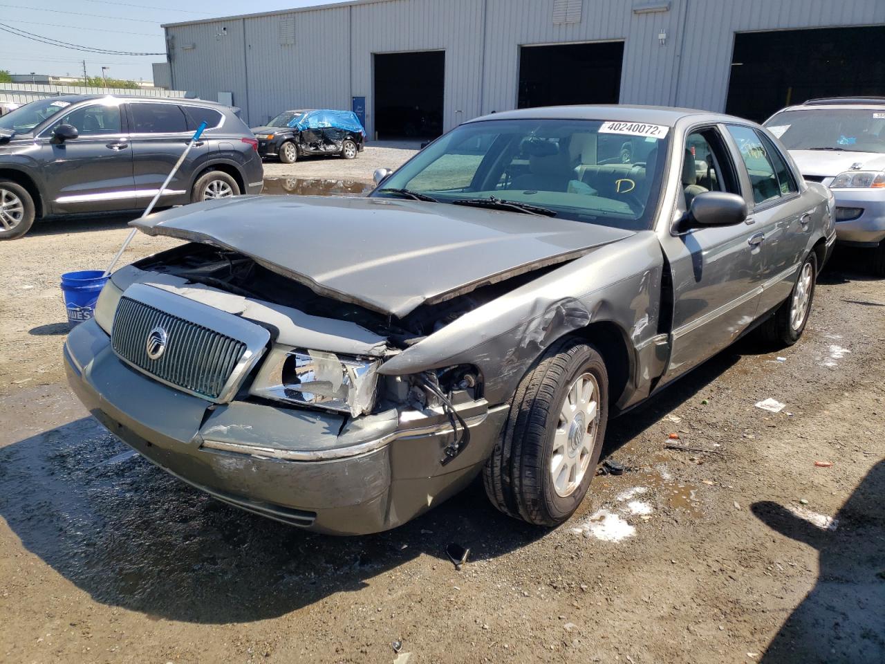Photo 2 from auction – 2004 MERCURY GRAND MARQ with VIN 2MEFM75W94X619271