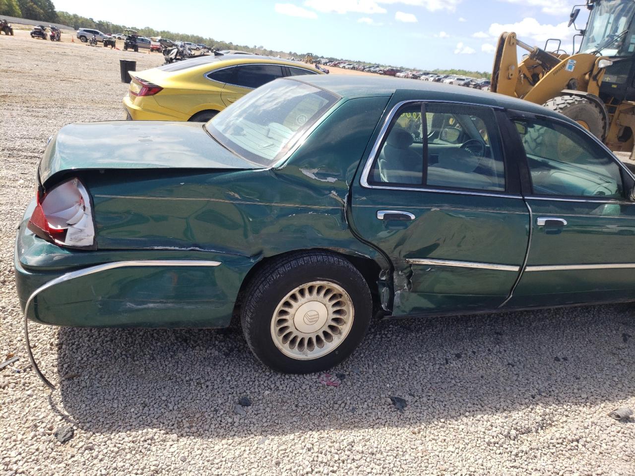 Photo 9 from auction – 2001 MERCURY GRAND MARQ with VIN 2MEFM75W51X706323