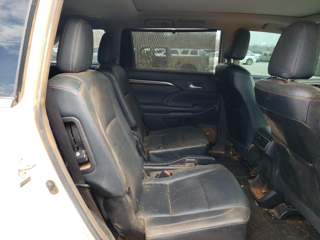 Photo 6 from auction – 2014 TOYOTA HIGHLANDER with VIN 5TDDKRFH5ES068831