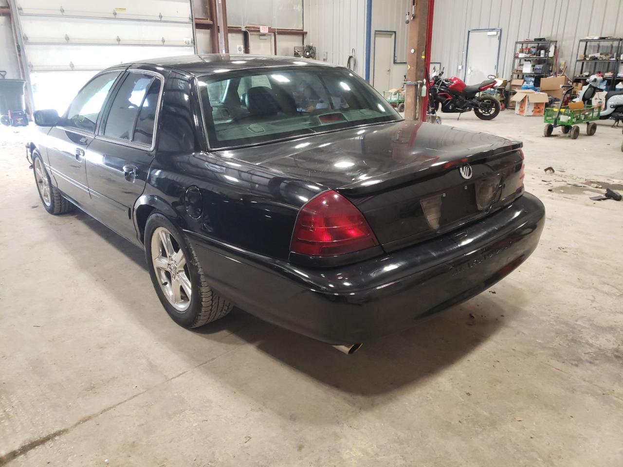 Photo 3 from auction – 2003 MERCURY MARAUDER with VIN 2MEHM75VX3X628883