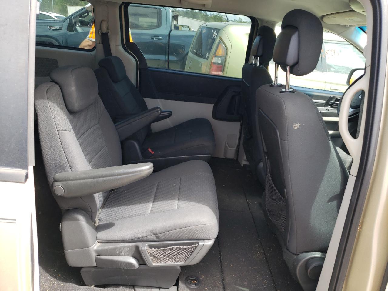 Photo 6 from auction – 2010 DODGE GRAND CARA with VIN 2D4RN4DE3AR477618