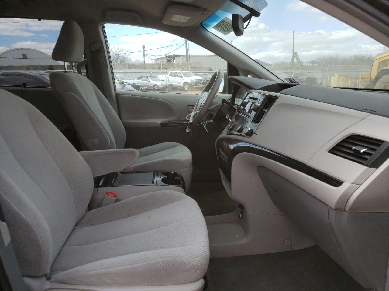 Photo 5 from auction – 2012 TOYOTA SIENNA LE with VIN 5TDKK3DC1CS180969