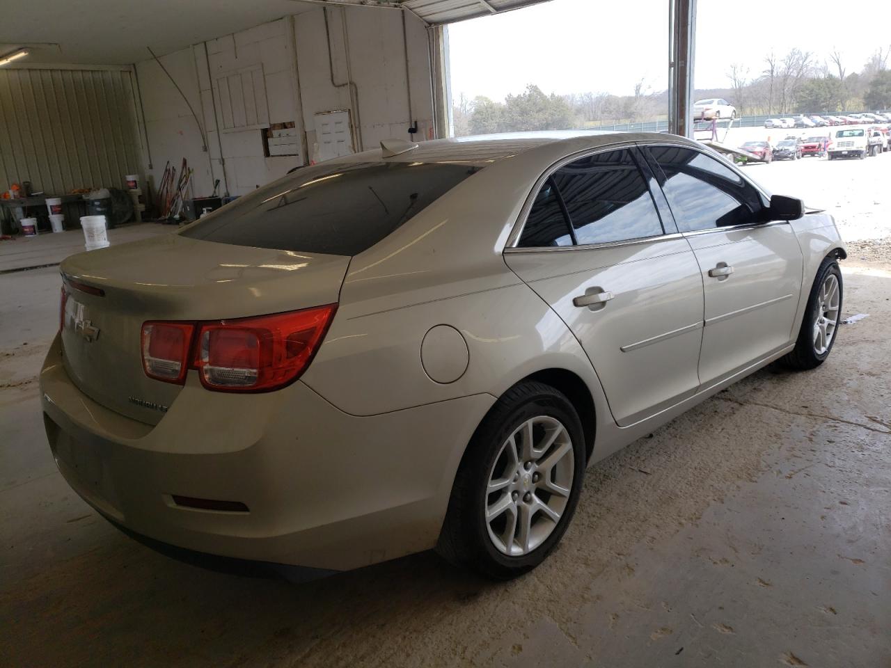 Photo 4 from auction – 2015 CHEVROLET MALIBU 1LT with VIN 1G11C5SL2FF291762