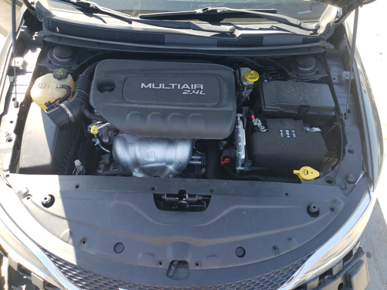 Photo 12 from auction – 2017 CHRYSLER 200 LIMITE with VIN 1C3CCCAB5HN508179