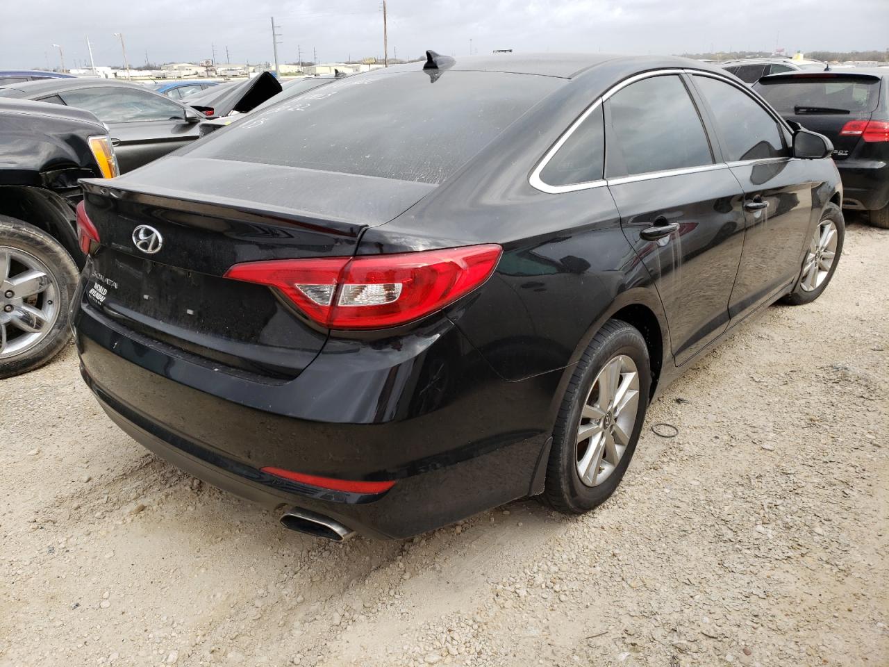 Photo 4 from auction – 2017 HYUNDAI SONATA SE with VIN 5NPE24AF9HH595388