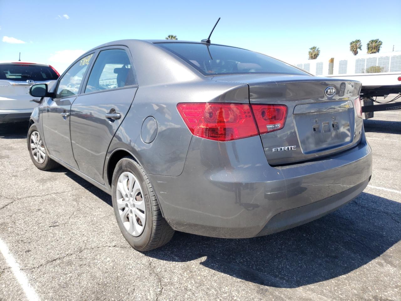 Photo 3 from auction – 2013 KIA FORTE EX with VIN KNAFU4A22D5690328