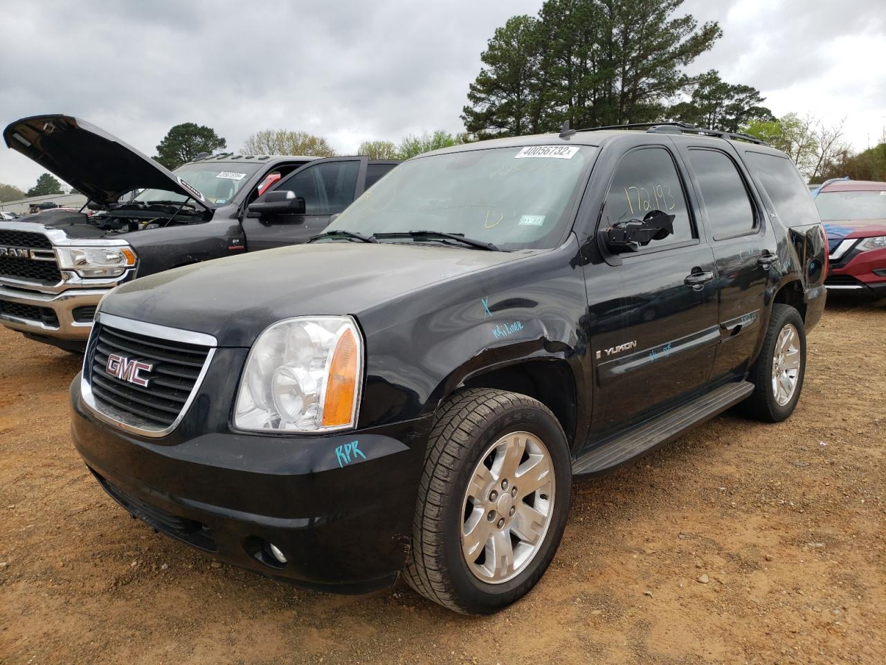 Photo 2 from auction – 2007 GMC YUKON with VIN 1GKFC13057R350883