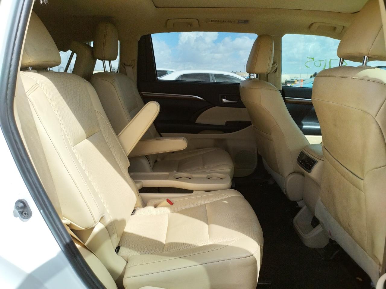 صورة رقم 6 من المزاد - 2019 TOYOTA HIGHLANDER مع VIN 5TDDGRFH6KS072786